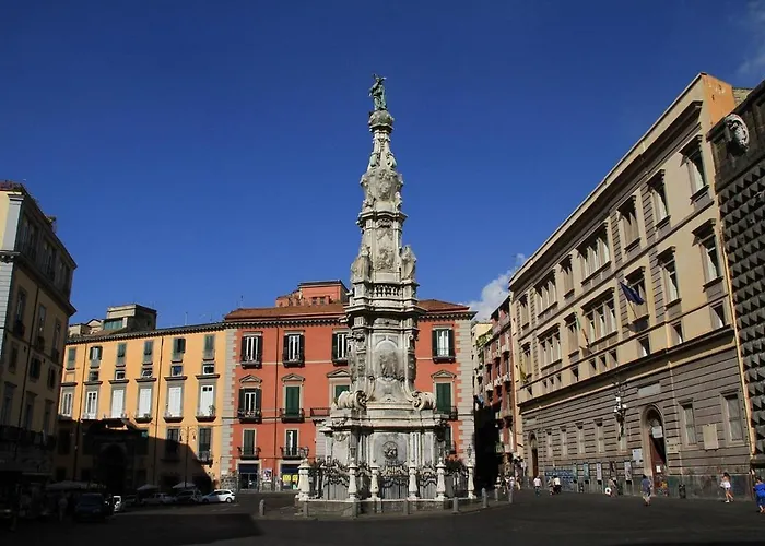 Trinita' Maggiore Home/ Historic Center