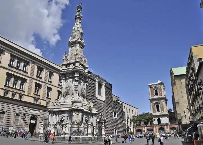 Trinita' Maggiore Home/ Historic Center